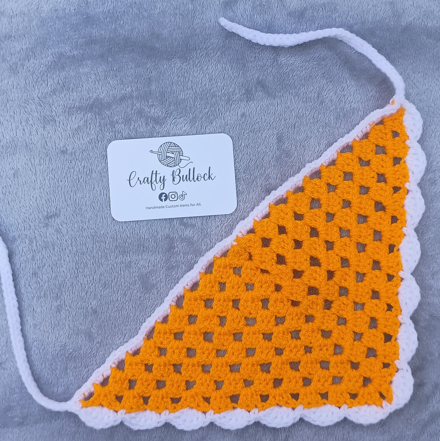 S - Amber and white bandana