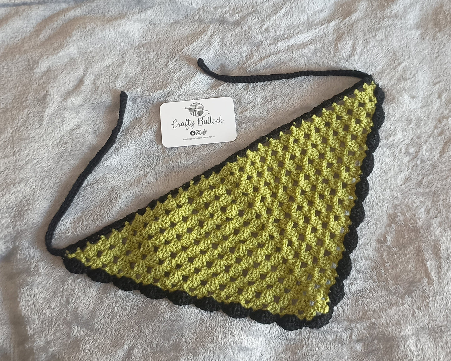 L - Olive green bandana with black boarder