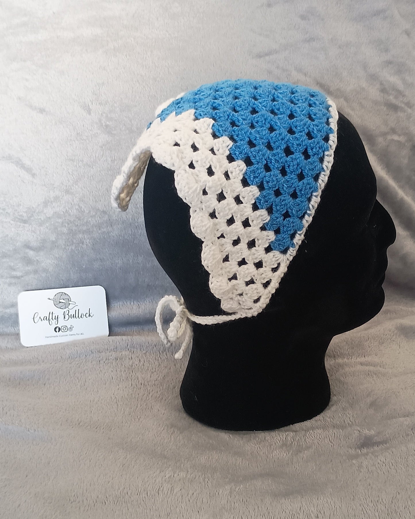 L - Blue bandana with white boarder