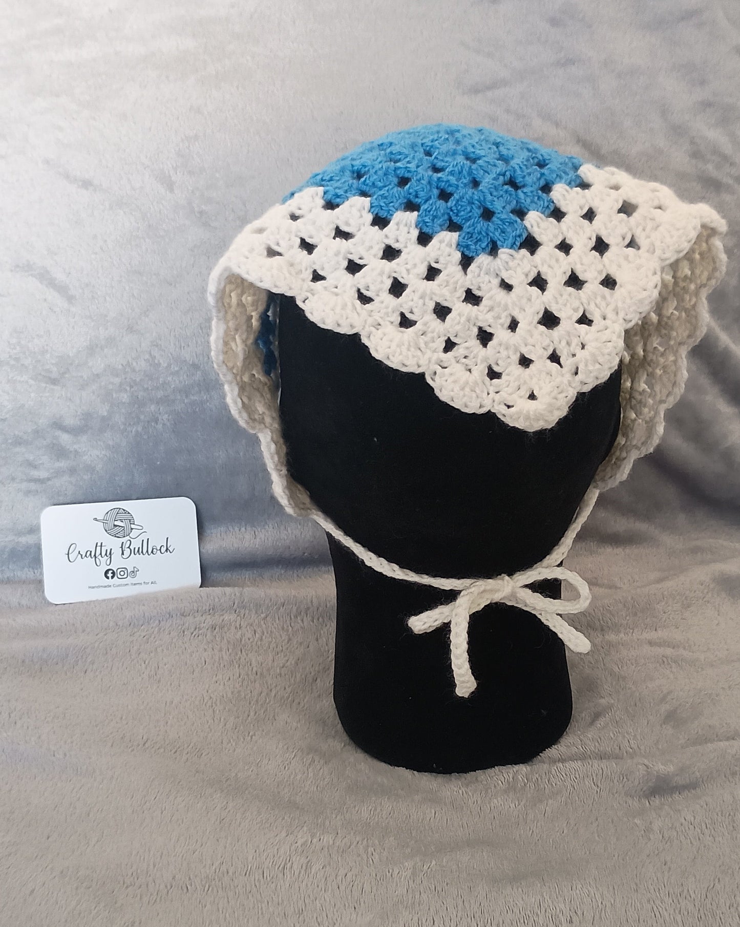 L - Blue bandana with white boarder