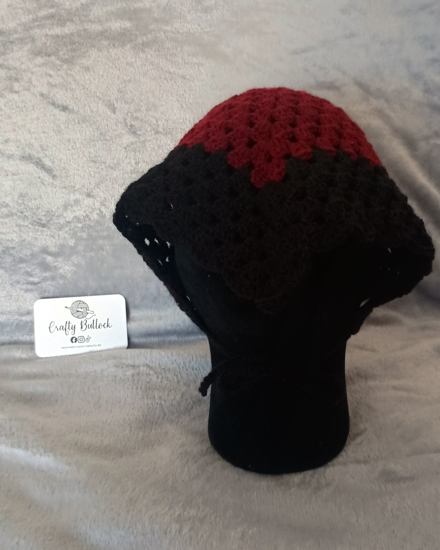 L - Red and black bandana with black boarder